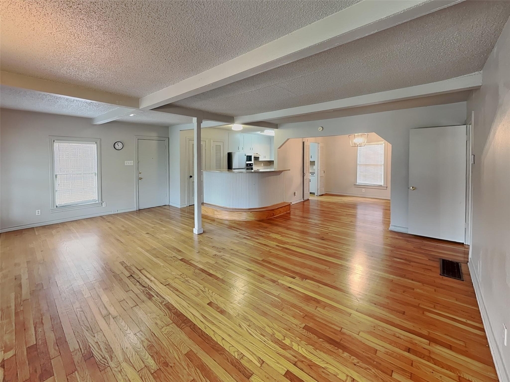 4124 Lovell Avenue - Photo 3