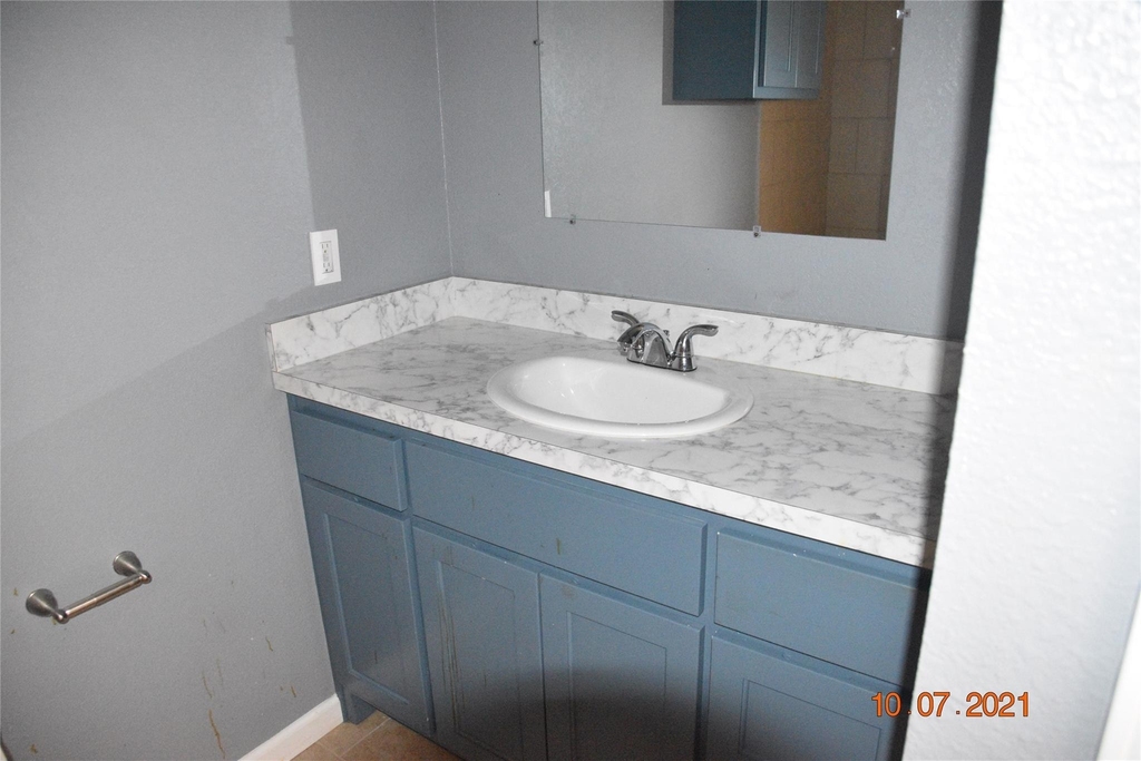 670 W Oak Street - Photo 7