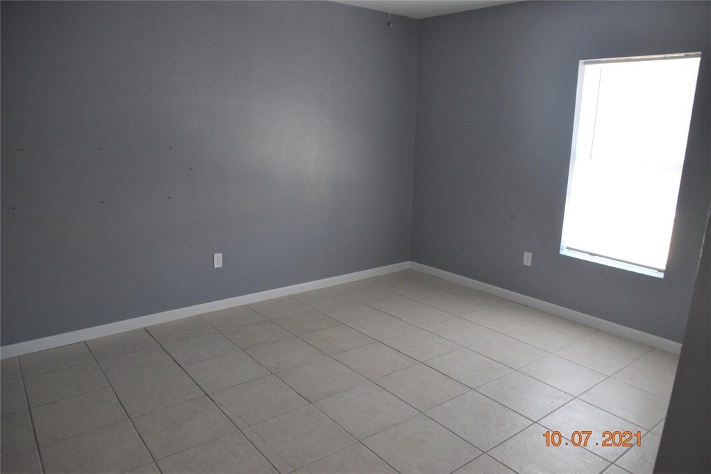 670 W Oak Street - Photo 5