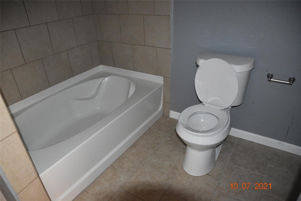 670 W Oak Street - Photo 6