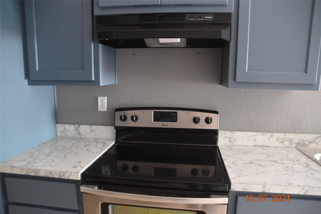 670 W Oak Street - Photo 4