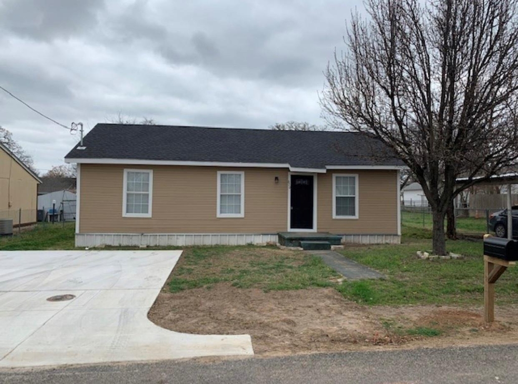 670 W Oak Street - Photo 0