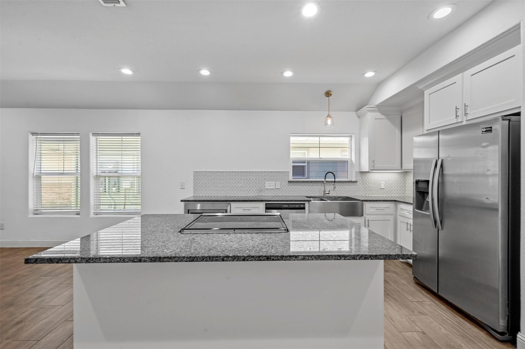 607 E Carter Street - Photo 6