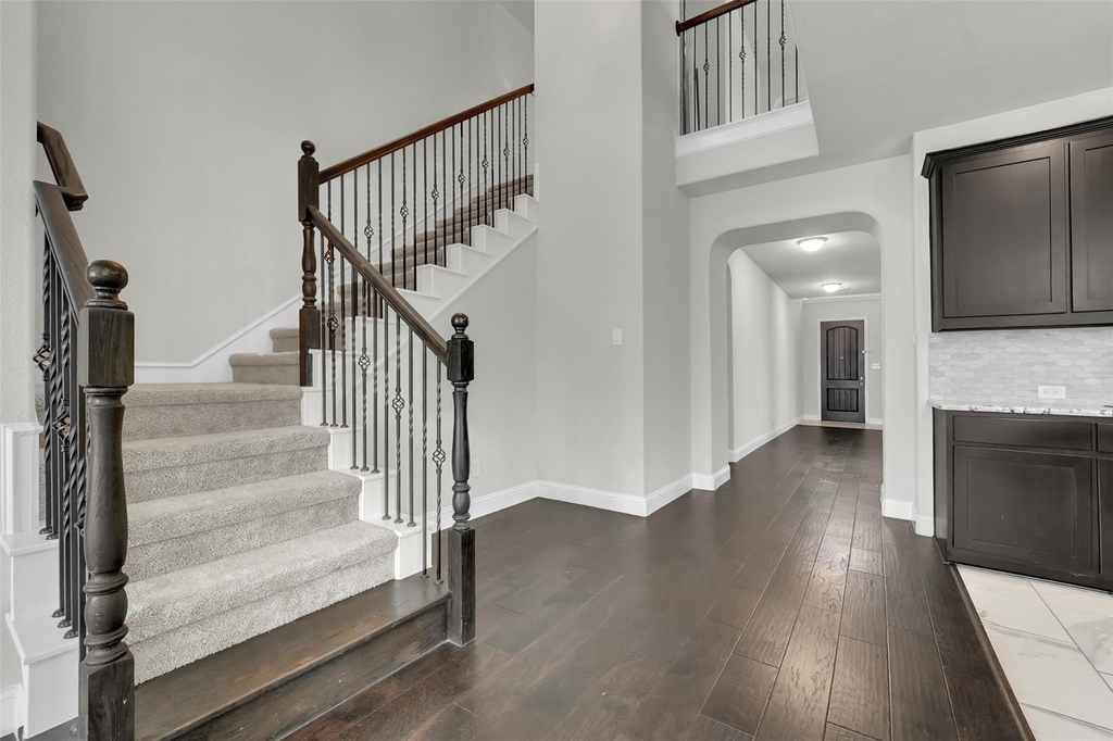810 Acadia Court - Photo 5