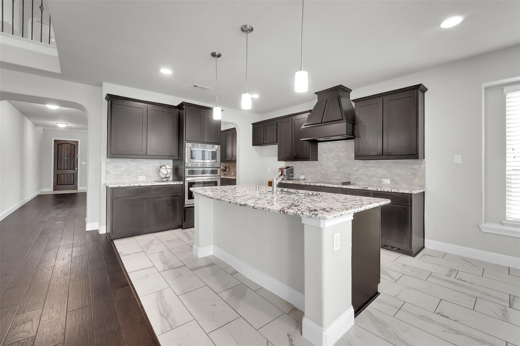 810 Acadia Court - Photo 12