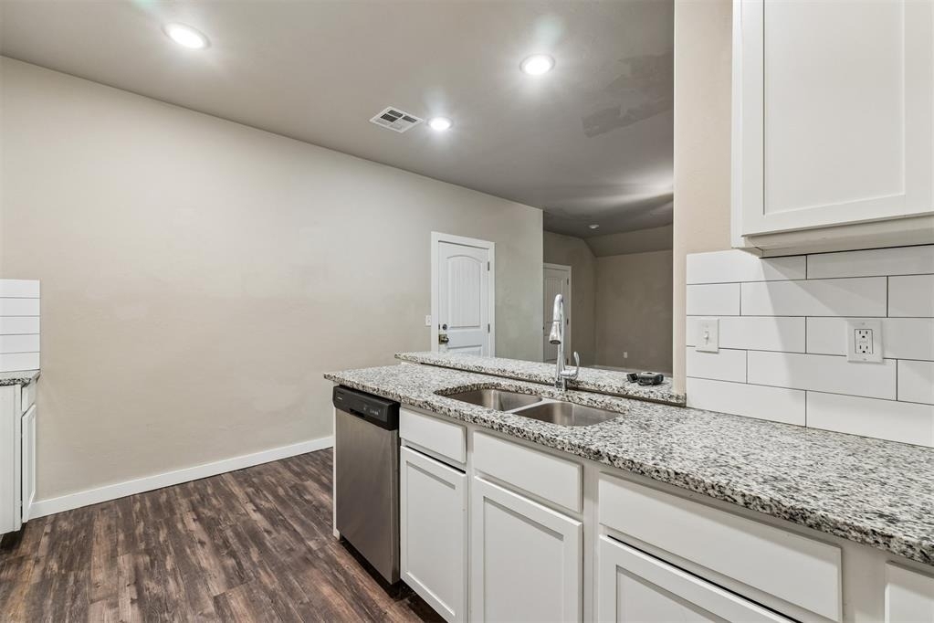 706 W London Street - Photo 11