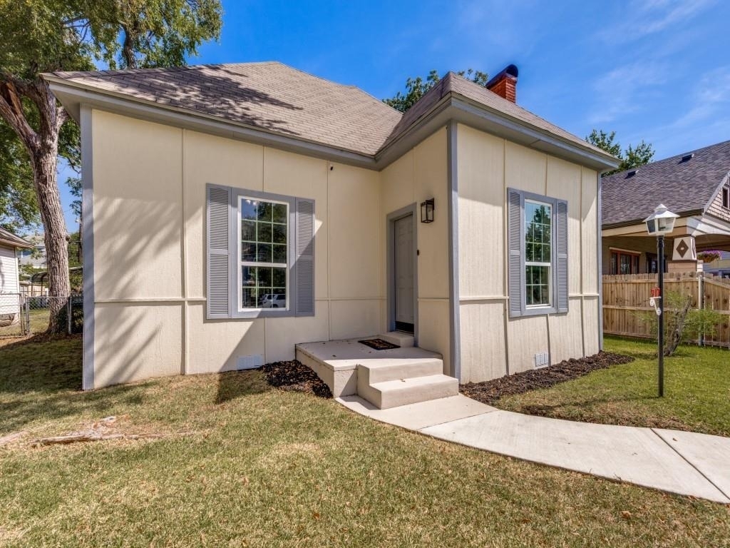 917 W Sears Street - Photo 1