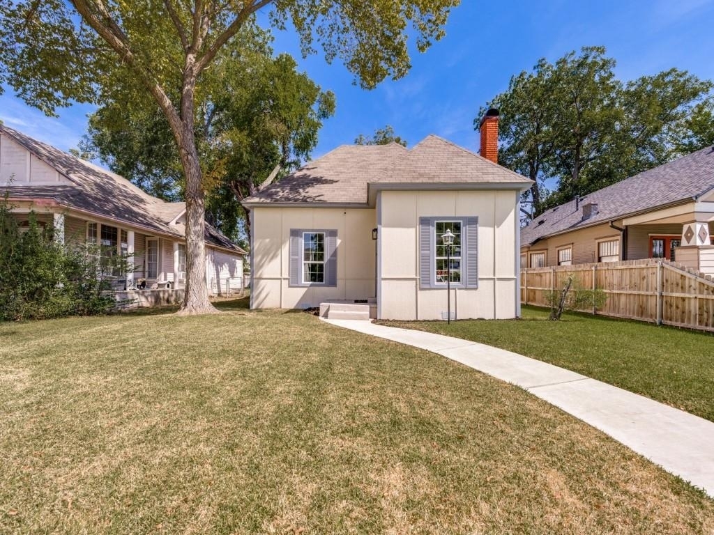 917 W Sears Street - Photo 0