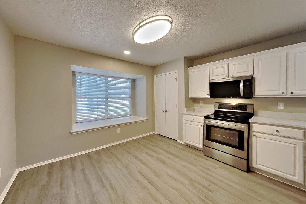 5615 Alicante Drive - Photo 3