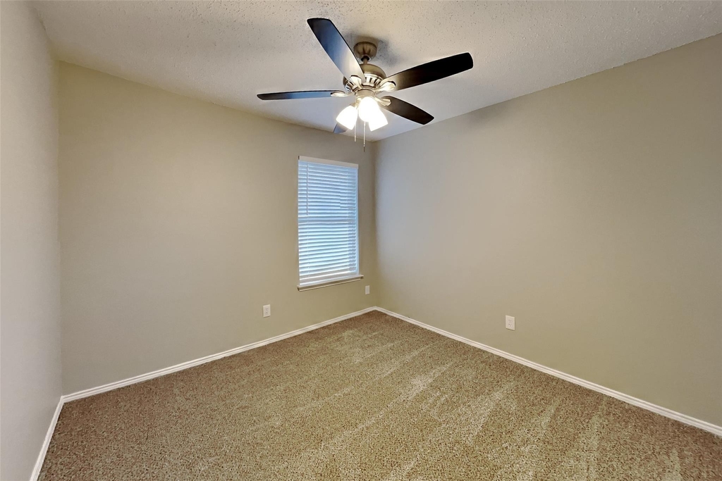 5615 Alicante Drive - Photo 12