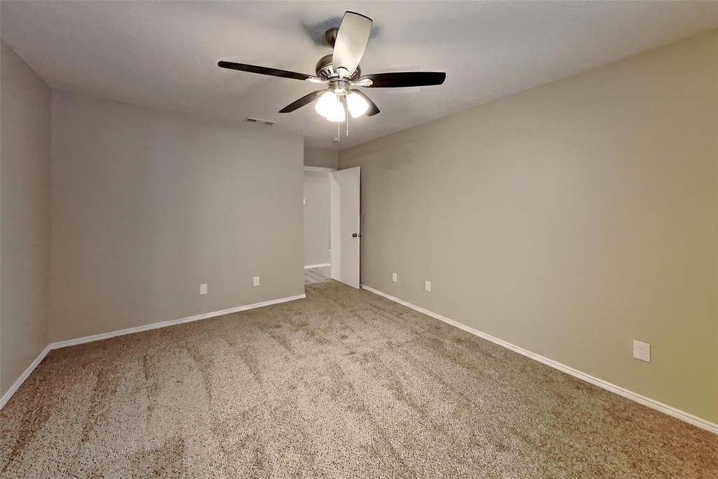 5615 Alicante Drive - Photo 7
