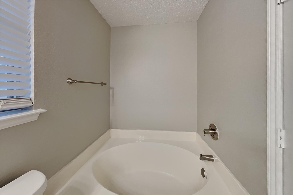 5615 Alicante Drive - Photo 9