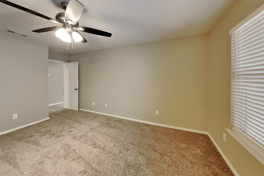 5615 Alicante Drive - Photo 8