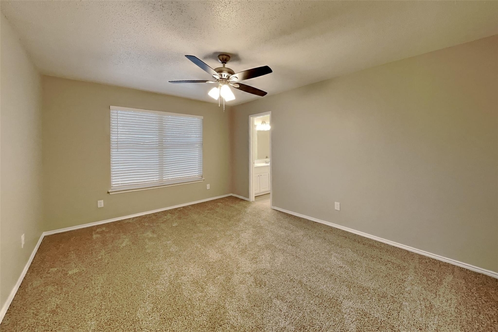 5615 Alicante Drive - Photo 6