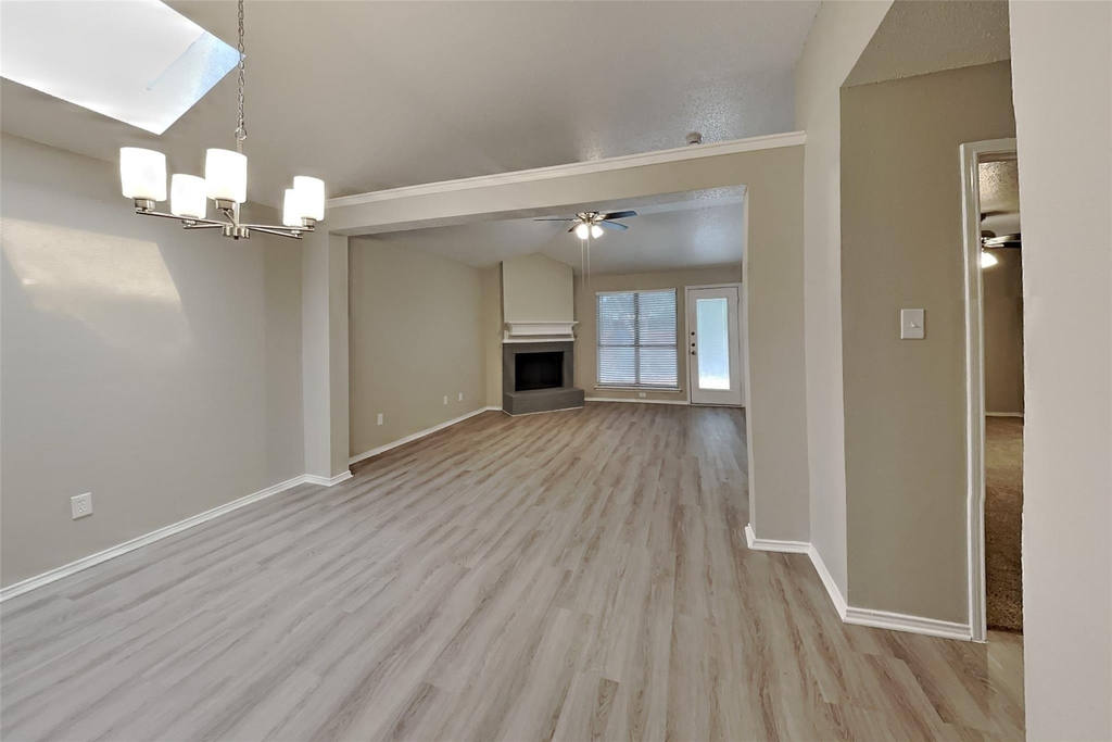 5615 Alicante Drive - Photo 5