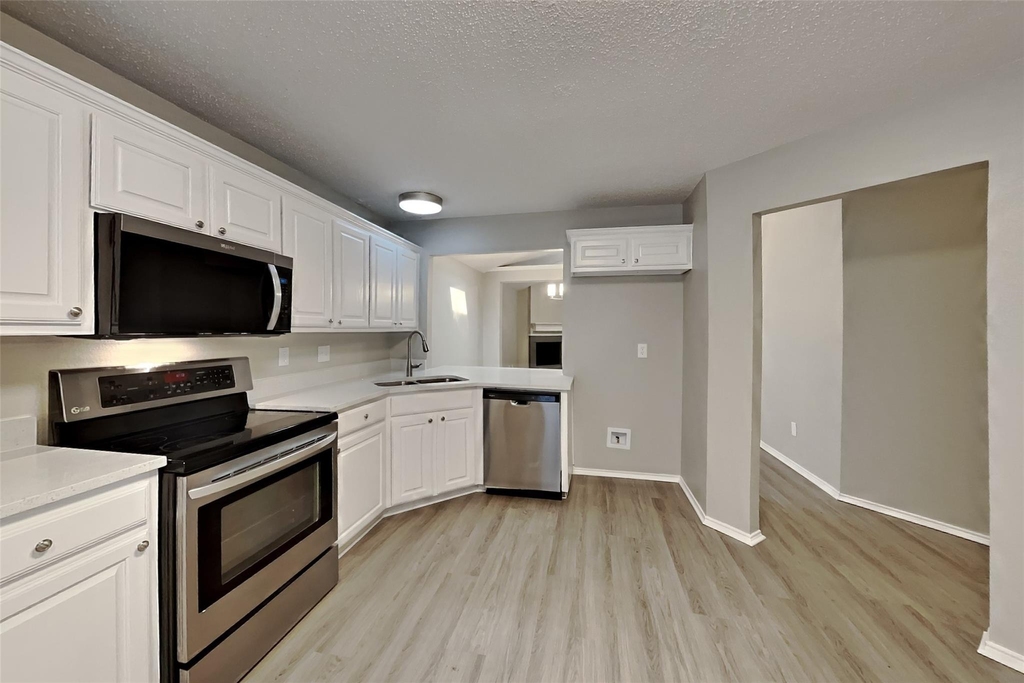 5615 Alicante Drive - Photo 2