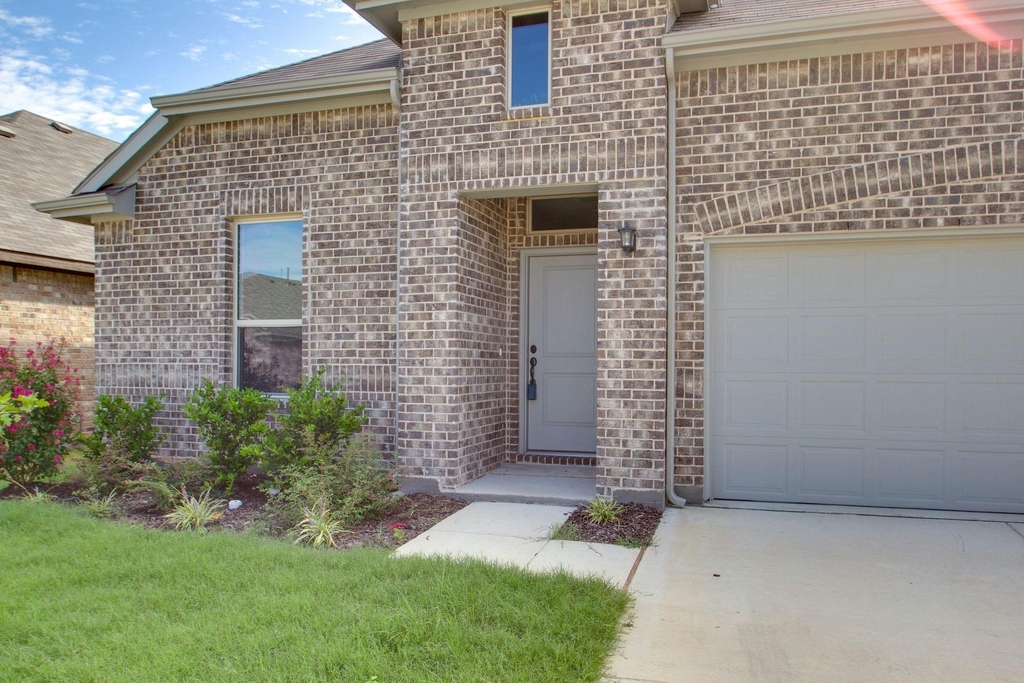 7612 Spring Drive - Photo 3