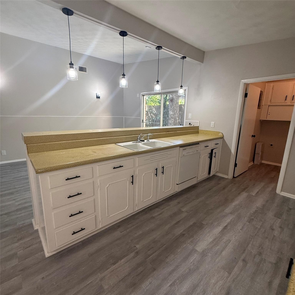 1514 Camellia Drive - Photo 2