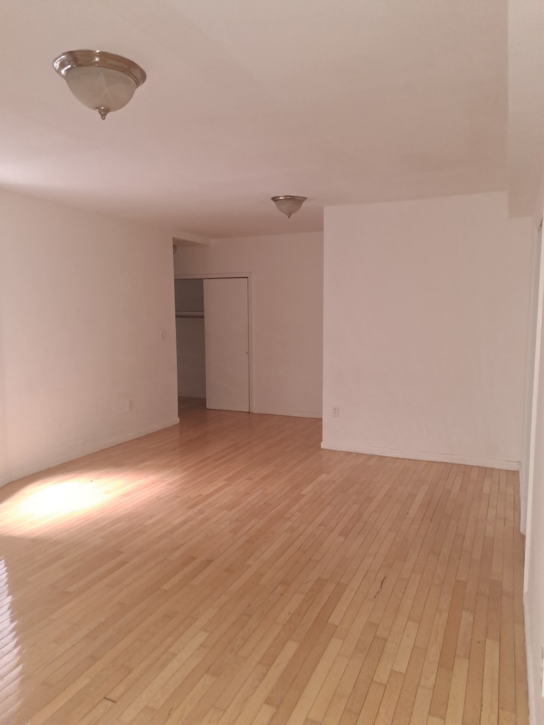 3139 Broadway - Photo 4
