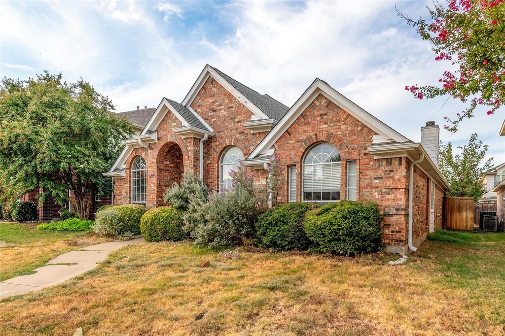 5012 Geranium Court - Photo 1