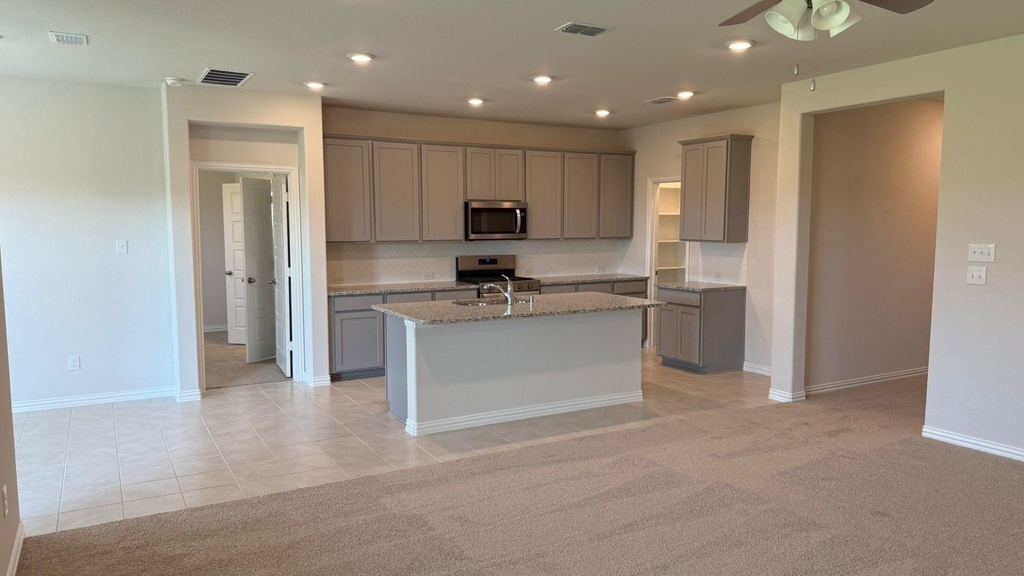 820 Jacquelyn Dr - Photo 2