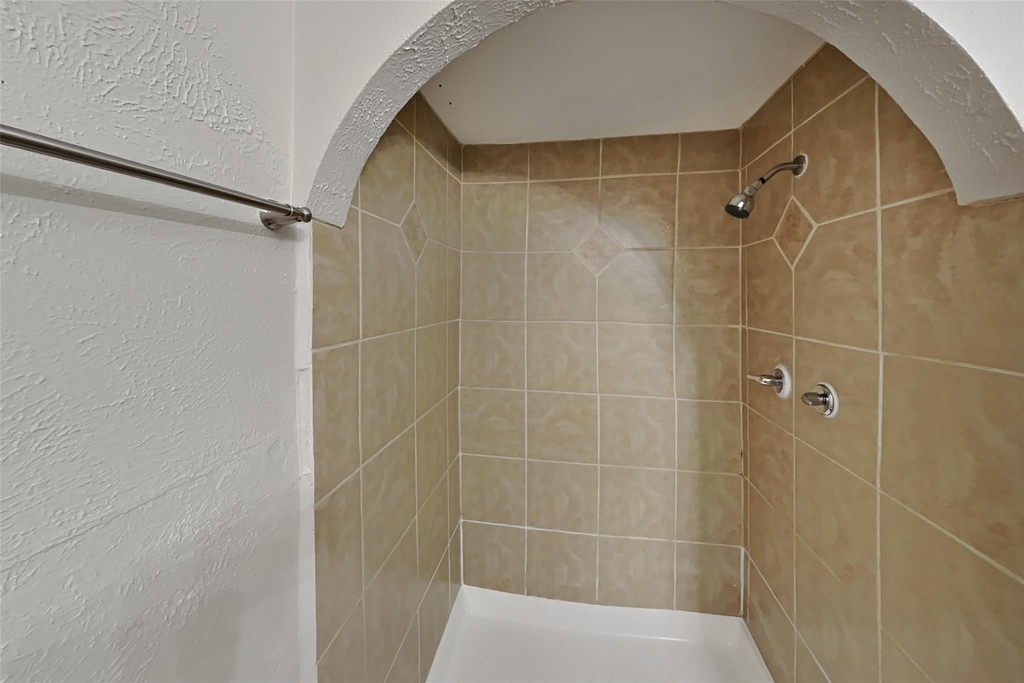 6560 Chinaberry Trail - Photo 10