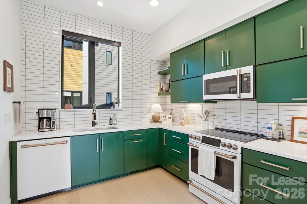 3301 Spencer Street - Photo 11