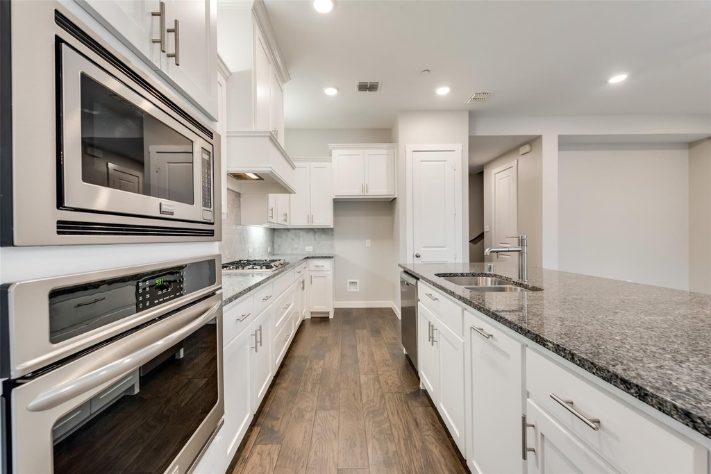 8712 Ice House Drive - Photo 4