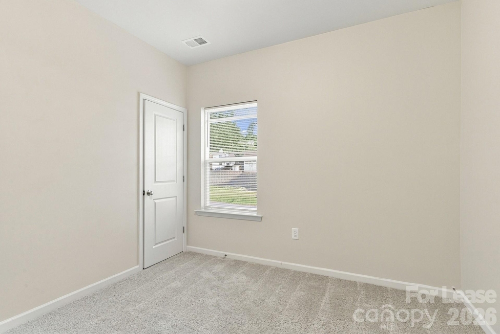 405 Baker Street - Photo 9