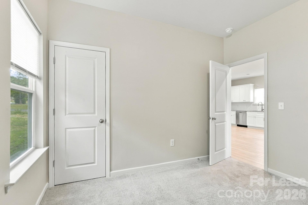 405 Baker Street - Photo 7