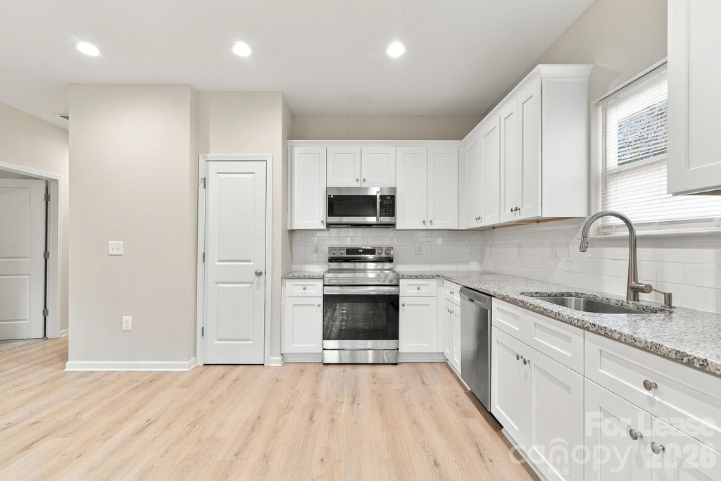 405 Baker Street - Photo 1