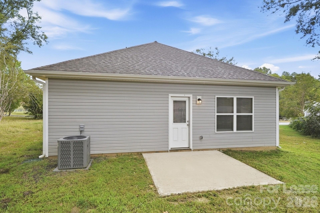 405 Baker Street - Photo 13