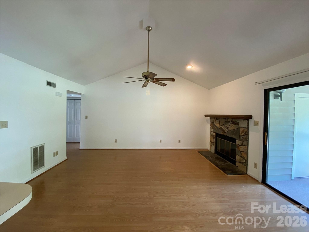 7962 Greenside Court - Photo 8