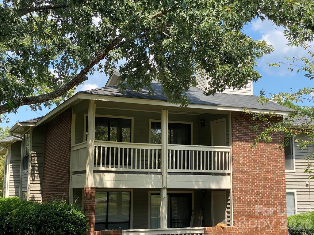 7962 Greenside Court - Photo 0