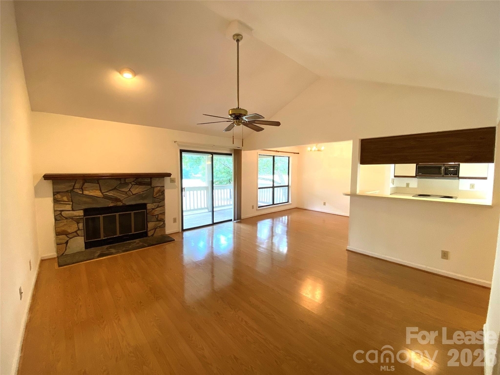 7962 Greenside Court - Photo 3