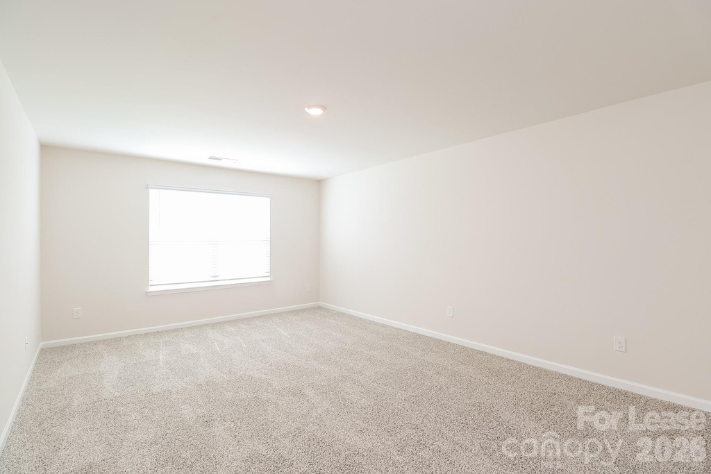 132 Scotsway Court - Photo 9