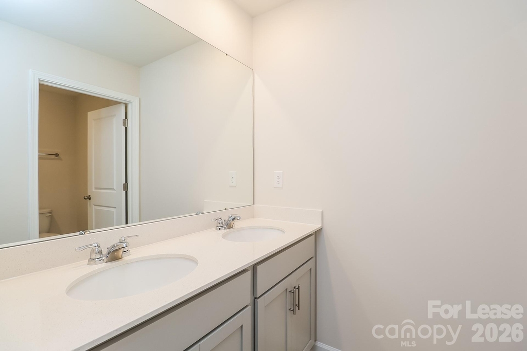 132 Scotsway Court - Photo 11