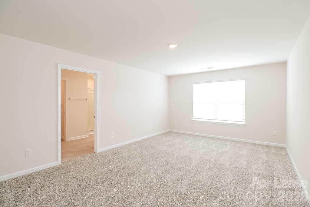 132 Scotsway Court - Photo 8
