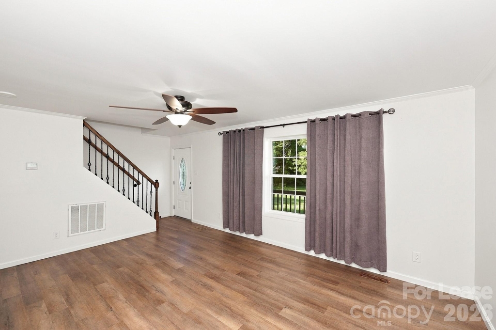 513 Weathers Creek Road - Photo 3