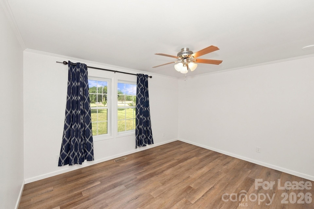 513 Weathers Creek Road - Photo 7
