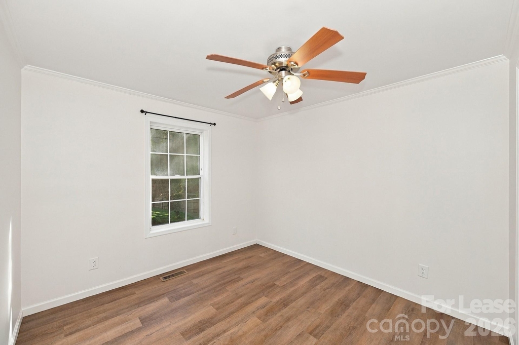 513 Weathers Creek Road - Photo 10