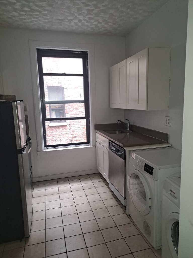 188 Claremont Avenue - Photo 0