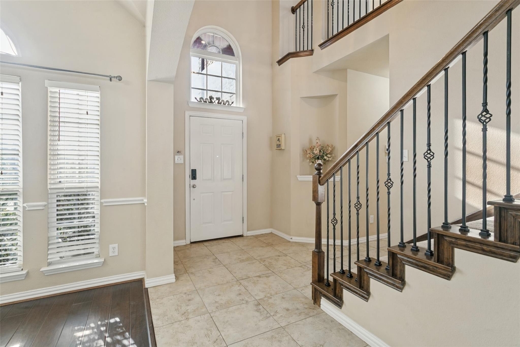 1429 Wellesley Drive - Photo 2