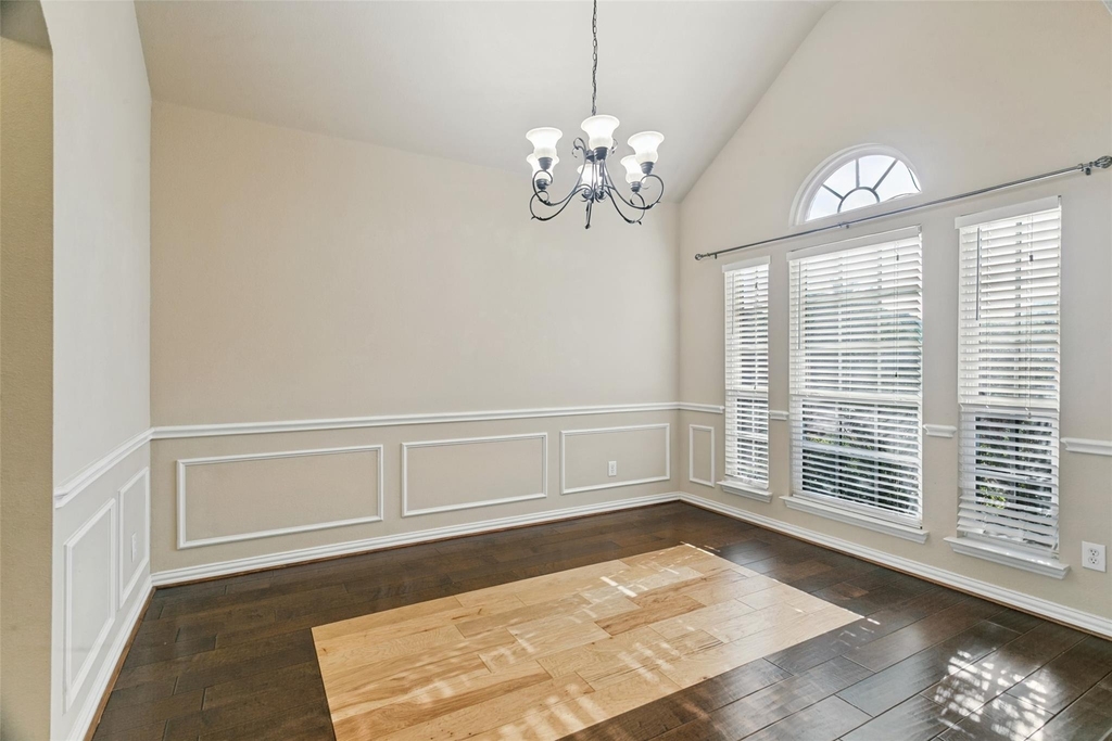 1429 Wellesley Drive - Photo 4