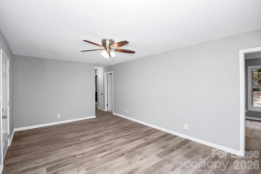 2310 Eastview Circle - Photo 5