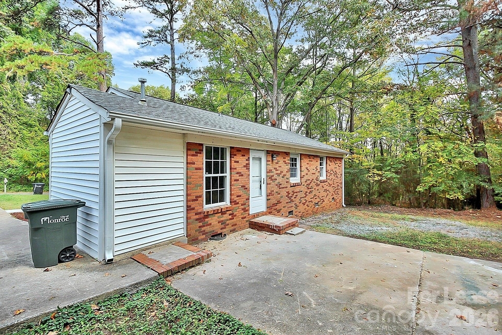 2310 Eastview Circle - Photo 25
