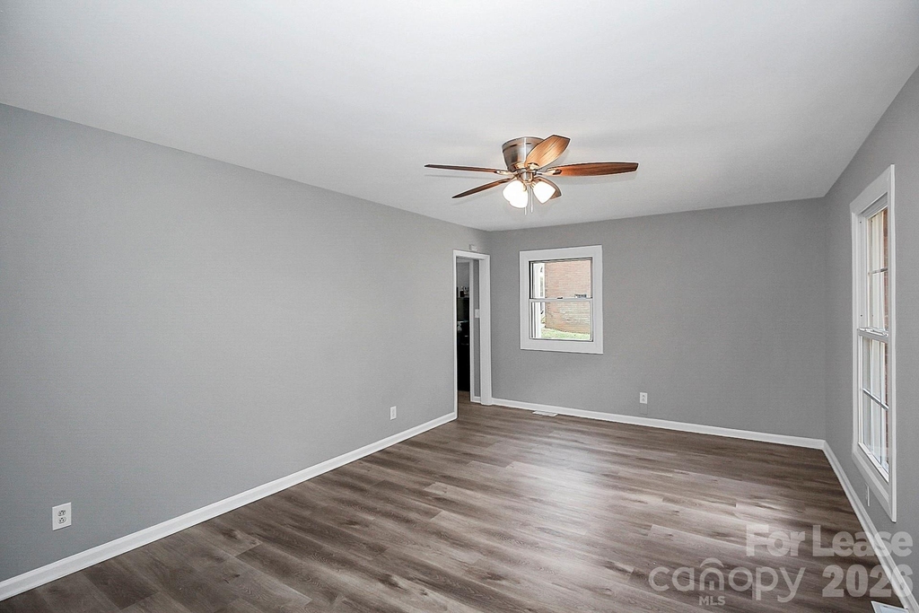2310 Eastview Circle - Photo 4