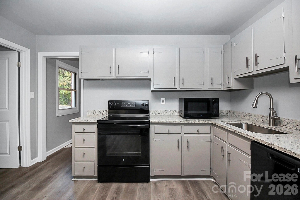2310 Eastview Circle - Photo 7