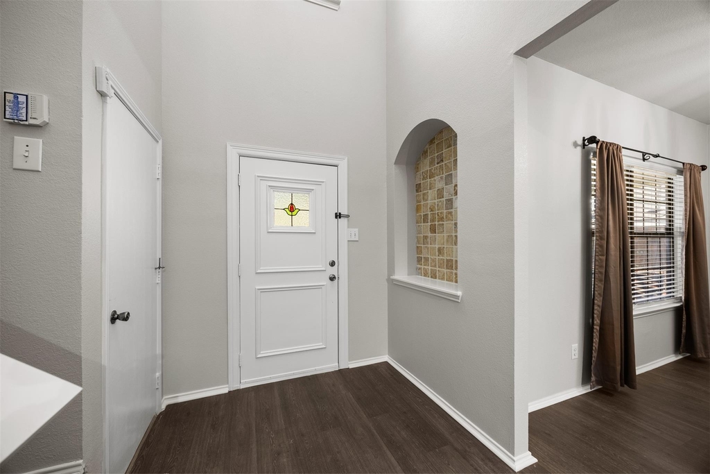 1100 Chesterfield Drive - Photo 4