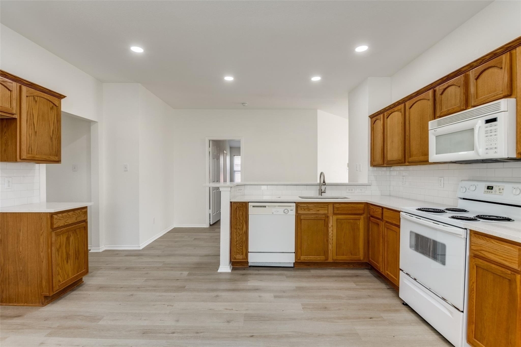 4153 Cherry Ridge Drive - Photo 4